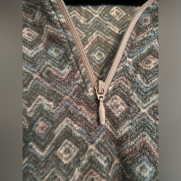 Soft Columbia Pullover - Picture 2 of 6